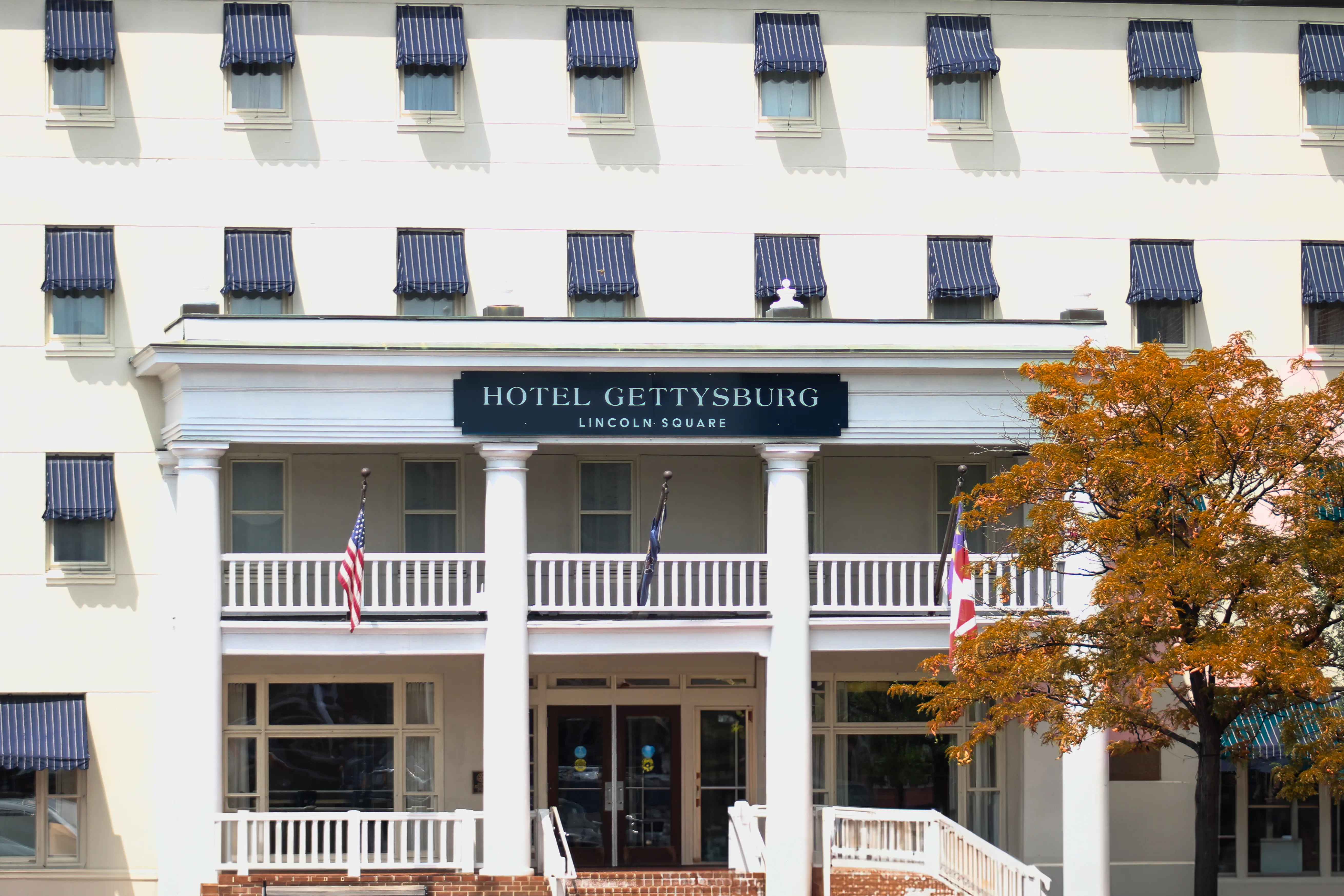 Hotel Gettysburg in the Fall
